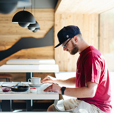 sitzbereich im restaurant am campingplatz