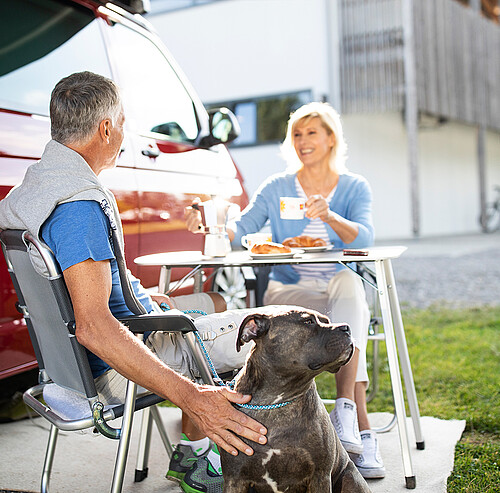 Frühstück am Campingplatz mit Hund - Alpsee Camping Immenstadt im Allgäu