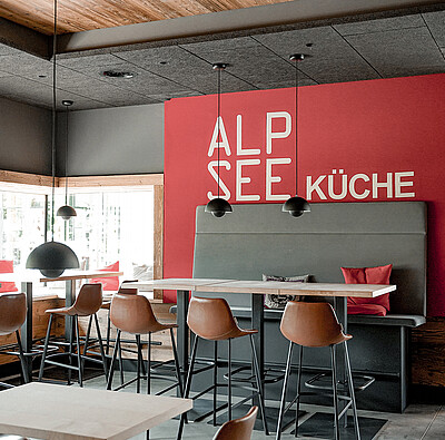 Sitzgelegenheiten im Restaurant Alpsee Küche - Alpsee Camping Immenstadt