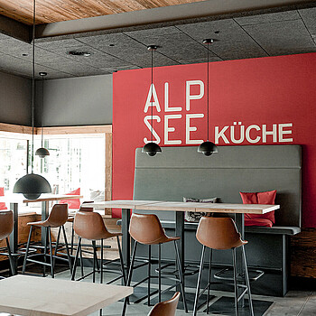 Sitzgelegenheiten im Restaurant Alpsee Küche - Alpsee Camping Immenstadt