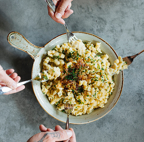 leckere kaesespaetzle zum teilen