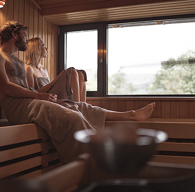 Paar in Sauna - Wellness auf dem Campingplatz - Alpsee Camping Immenstadt