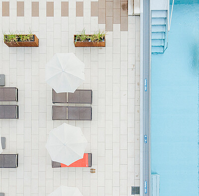 vogelperspektive poolbereich alpsee camping