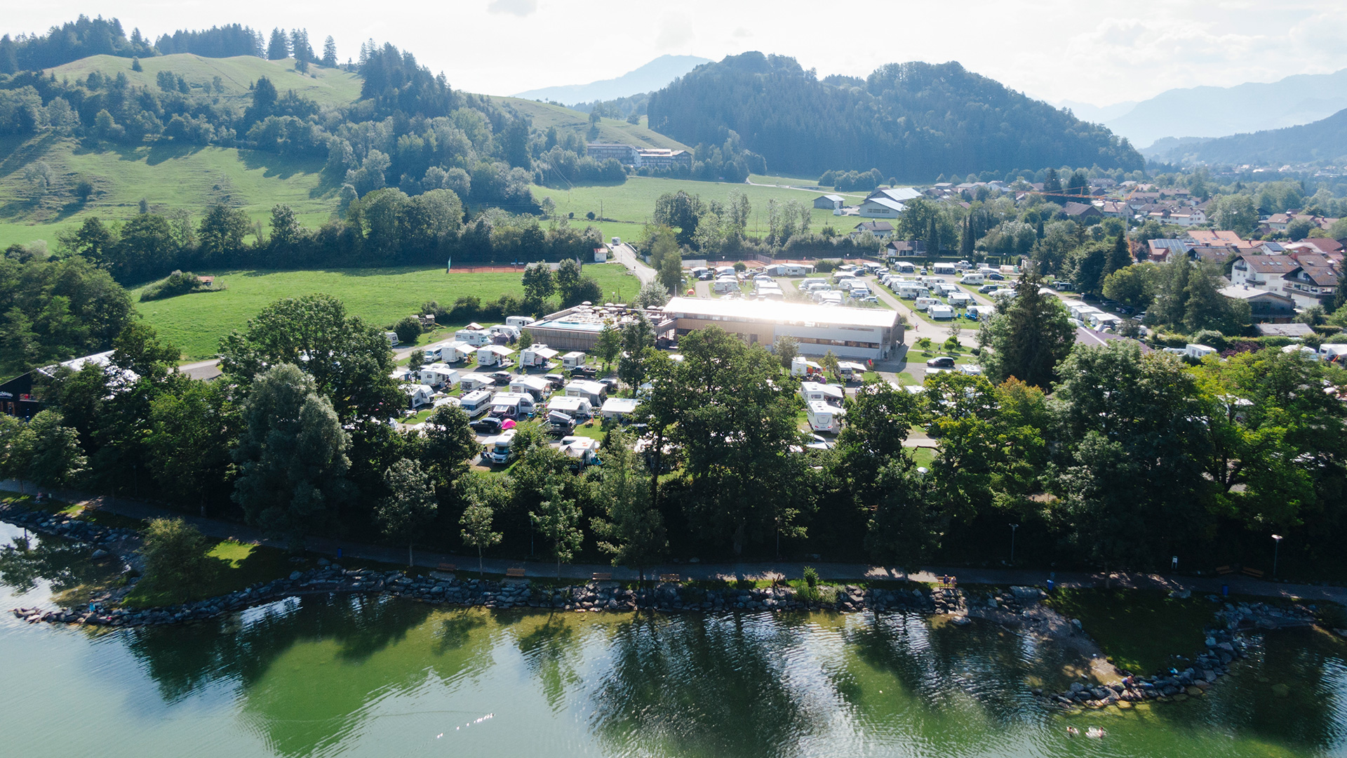 drohnenaufnahme alpsee camping