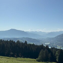 Direkt vom Campingplatz gibt es viele tolle Wanderungen ️ in unseren Aufenthaltsraum gibt es Ordner mit Tourenvorschlägen #alpseecampinplatz #wandernimallgäu #wellnessandcamping