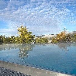 Der Herbst kommt in großen Schritten. Die perfekte Zeit zum wandern und danach in der Sauna und im Pool zu entspannten Welches ist eure Lieblingszeit zum verreisen?